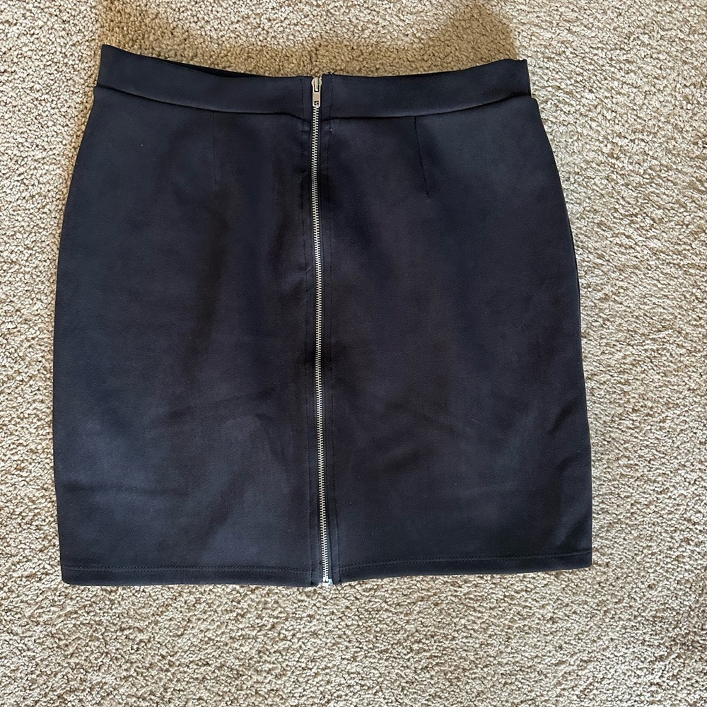 Women’s mini skirt. Size large.